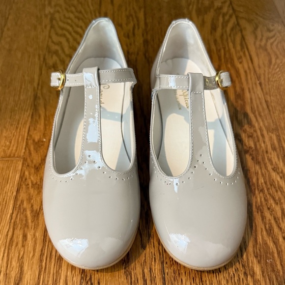 La Coqueta Light Gray Patent Leather Girl T-Bar Shoes